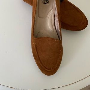 Womens suede flats